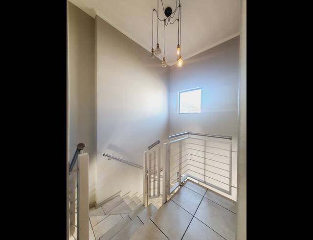 2 BEDROOM APARTMENT RENTED IN SUNNINGHILL
